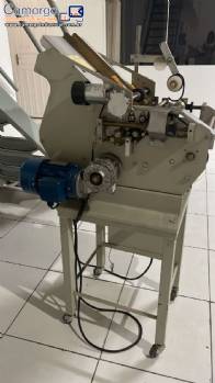 Rotuladora  para frascos cilíndricos auto-adesivos Diedro