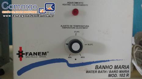Banho maria para laboratório Fanem