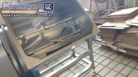 Misturador basculante de pás em aço inox seminovo Klain