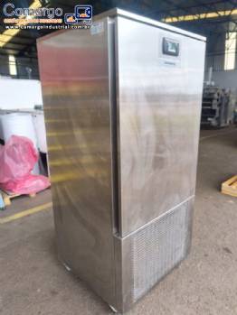 Ultracongelador em aço inox Prática
