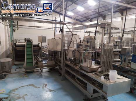 Envasadora enchedora e seladora automática de cálices gelatina copinhos 12.000 unidades / hora Envasadora enchedora e seladora automática de cálices gelatina copinhos 12.000 unidades / hora